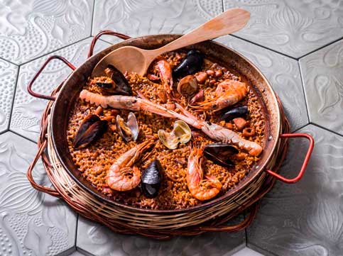 La paella de marisc del restaurant Cullera de Boix ubicat al centre e Barcelona.